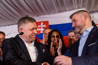 Fico se po volbách odvázal. Zaútočil na soudce, zmínil propouštění a novináře nazval prasaty