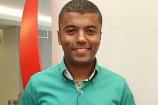 Televizní debata Fiala-Babiš opět ukázala, že Ray Koranteng nezvládá moderovat politické diskuze - Médium.cz