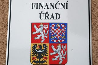 Jak zrychlit přibržděnou ekonomiku? Experti doporučují snížit daně lidem s nižšími příjmy - Novinky