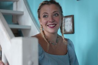 Bydlení Anny Slováčkové. Podkrovní byt s originální kuchyní si pořídila blízko rodičů