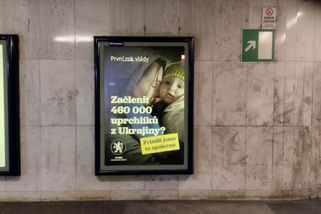 Vláda se v kampani za veřejné peníze chlubí. „Zvládli jsme to společně,“ říká, zatímco občané padají do chudoby