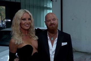 Chtěla jsem se trošku svléknout, smála se. Simona Krainová oblékla odvážný model, který odhalil téměř vše - Super.cz