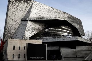 Bitky a dýmovnice. Koncert izraelské filharmonie v Paříži přerušili propalestinští aktivisté - Novinky