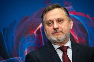 Rafaj: Euro nikdy, koruna navždy a hotovost v Ústavě? To už chybí jen právo jet s koňským povozem na dálnici