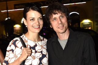 Vnuk Waldemara Matušky vypadá, jako by dědovi z oka vypadl. Kvůli herečce Strykové opustil rodinu - Médium.cz