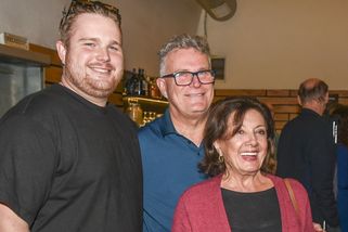 Marie Rottrová se pochlubila nevlastním synem! Statný fešák Karel je muzikant, ale mikrofon mu nic neříká