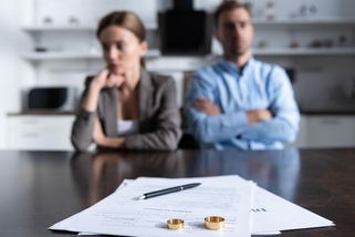 Střídavá péče končí a soudy se zjednoduší! Zásadní změny v rozvodech od roku 2026 - Proženy.cz