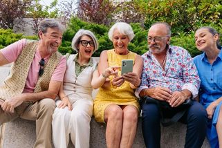 Všudypřítomná věková diskriminace aneb Jak jsi stará, tak jsi hloupá - Novinky