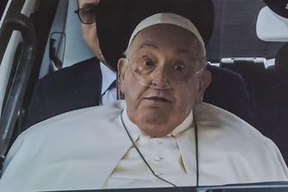 Papež byl tak blízko smrti, že lékaři zvažovali ukončení léčby - Novinky