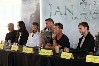 Nejdražší český film za 450 milionů. Nakonec z něj byl jen drahý trapas, na který se nikdo nechce dívat