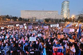 Desetitisíce Slováků vyšly opět do ulic - Novinky