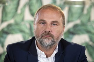 Místo politiky vládne cibule. Veřejnoprávní televi...