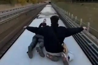 Český mladík, který „surfoval“ na střeše vídeňského metra, podlehl svým zraněním - Echo24.cz