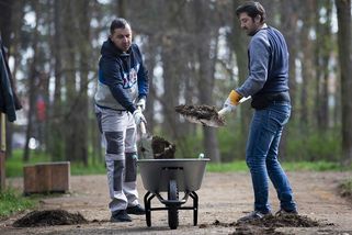 Ukrajinci se Česku vyplatí. Nová vláda jim chce zpřísnit podmínky
