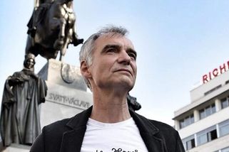 Herec Trojan varoval před Ficovým scénářem. Televi...