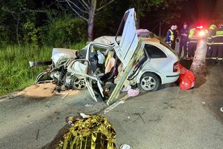 Tragická noční jízda: Auto plné lidí skončilo na betonovém sloupku