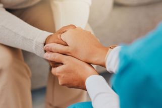 Eutanázie rozbuškou v koalici. V takové vládě bychom nebyli, pohrozili lidovci - Novinky