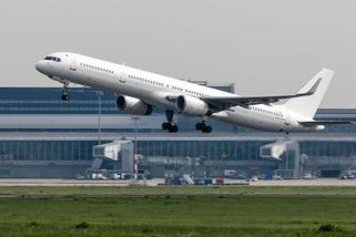 Do Egypta nově poletíte s ukrajinskými aerolinkami. Tuzemská Smartwings u známé cestovky ostrouhala