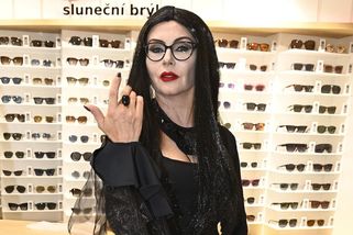 Dana Morávková jako smyslná Morticie z Addams Family: V sexy modelu předvedla super figuru, poznali byste ji? - Super.cz