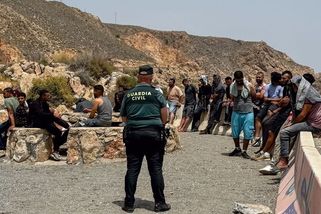 Migranti se vylodili na španělské pláži. Narazili na nečekaný odpor turistů i místních - Novinky