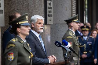 Fotky: Respekt všem, kdo měli v srpnu 1968 morální kompas, řekl Pavel - Seznam Zprávy