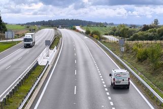 Zatočíme s elektroauty, slibuje Babišova vláda. A chce radikální změnu na dálnicích