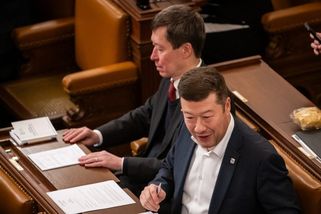 ‚Je to v podstatě labilní člověk.‘ Okamura z KDU-ČSL varoval před volbou svého bratra do čela Sněmovny