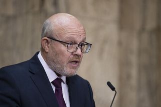 Ministr Válek musel neplánovaně na operaci - Seznam Zprávy