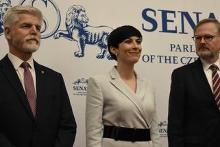 Čína vyzvala Pekarovou Adamovou ke zrušení cesty n...