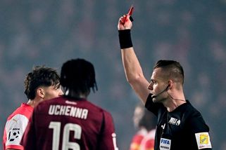 Derby rozhodla červená karta. Ptáme se: kopl Chytil do Vindahla schválně?