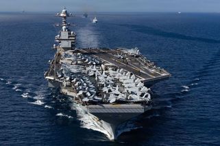 Fotky: Největší letadlová loď na světě pluje do Karibiku. Takhle vypadá síla USA - Seznam Zprávy
