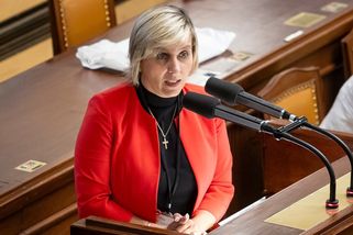Senátorka z ANO si uřízla ostudu. Stěžovala si, že v Senátu ignorují její návrh, schválený je přitom už dva týdny – eXtra.cz
