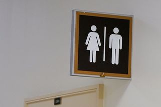 Praha řeší nedostatek veřejných toalet. Pomoci mohou i restaurace - Novinky