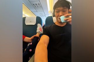 Nejhorší let vůbec. Cestující musel snést kopance od batolete - Novinky