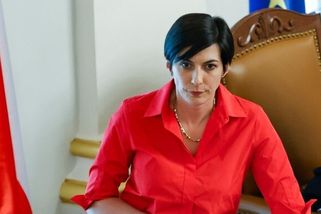 Pekarová: Myslí si, že funkce předsedy Sněmovny je o BMW s ochrankou a zlatých poklopech na jídle. Okamura má jen dvě možnosti