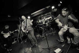 Zemřel zpěvák a básník Karel Malík - Novinky