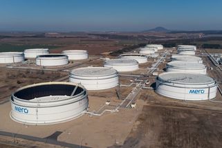 Východoevropská země posílá miliardy Kremlu, publikovala o Česku Reuters. Analýza cupuje Fialovy sliby