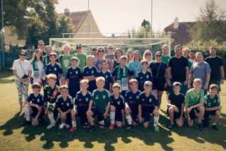 „Nedovolme zlu opět vstoupit mezi nás.“ Chabry a známé osobnosti burcují v klipech lidi k volbám - Novinky