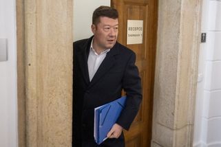 Okamura nechal ze sněmovní budovy odstranit ukrajinskou vlajku