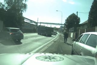 Policistům v Teplicích ujížděl v kradené škodovce. S jejím zastavením pomohl řidič náklaďáku