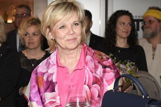 V tričku, s utěrkou na hlavě, ale šťastná. Eva Pavlová trávila horký den pro první dámu nezvyklou činností, lidé jásají - Super.cz