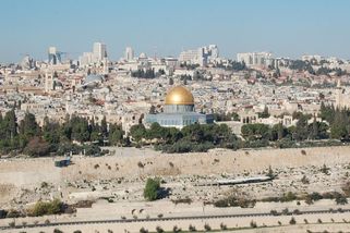 Žádné zbraně Ukrajině a Izraeli, a my zabereme Stropnickému zámek - Médium.cz