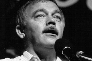 Karel Kryl aneb Mluv znovu k lidu, chybíš nám - Médium.cz