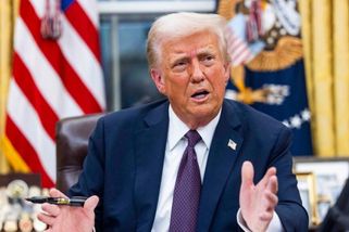 Bombarduje jako blázen, řekl Trump o Putinovi. Sit...