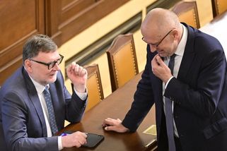 „Rezerva, jakou svět neviděl.“ Ministerstvo školství šachuje s penězi, aby zaplatilo nepedagogy - Novinky