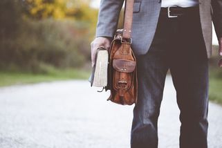 Ty vole, pane doktore: Jak tituly odhalují naši (ne)vychovanost - Médium.cz