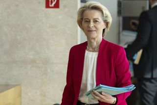 Útok vyřadil GPS navigaci letadlu s von der Leyenovou na palubě. Muselo nouzově přistát - Novinky