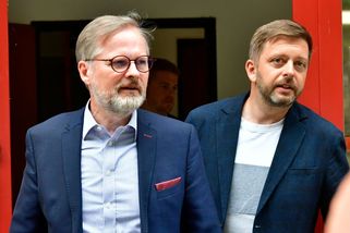 Dezinformace ničí národ a vláda nedělá nic. Rakušan chce na vsi vylepovat nástěnky