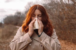 Covid začíná být běžná viróza, testovat se kvůli rýmě není třeba, míní odborníci - Novinky