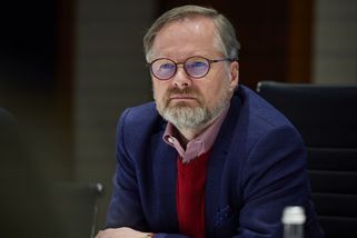 Rádobydemokrati se vykosí mezi sebou. U voleb je pak utlučou kšiltovky s nápisem ANO, bude líp - Médium.cz